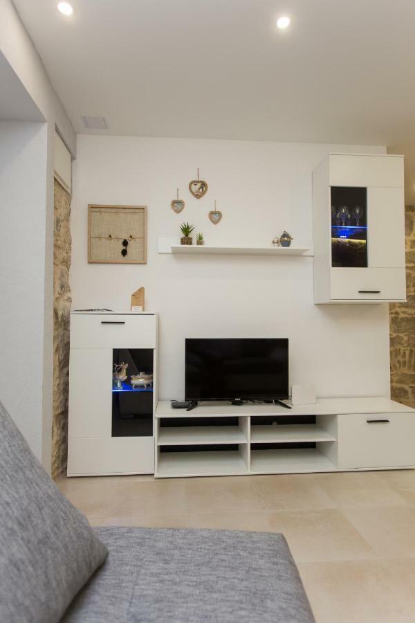 Studio Apartman "Brce" Kaštela Екстериор снимка